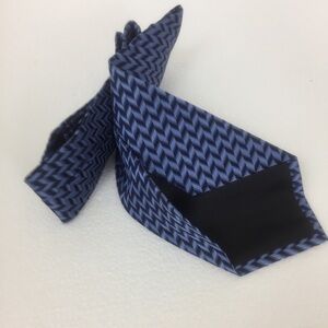 Geoffrey Beene Men 100% Silk Neck Tie.